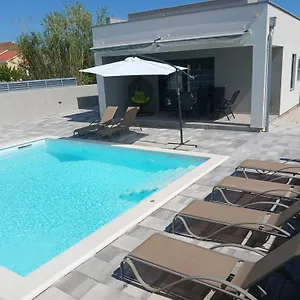Ferienhaus House Sara With Heated Pool, Privlaka (Zadar)